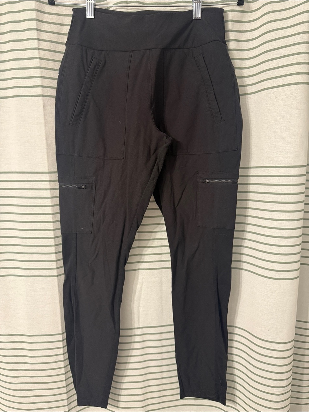 Athleta Headlands Black Cargo Joggers with Zip Thigh Pockets